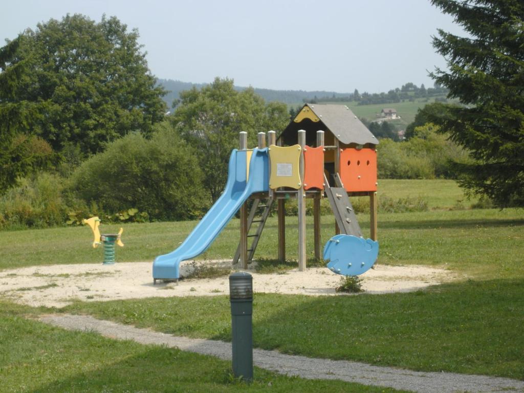La Roche Du Tresor Village Vacances Longevilles-Mont-d'Or Exterior photo